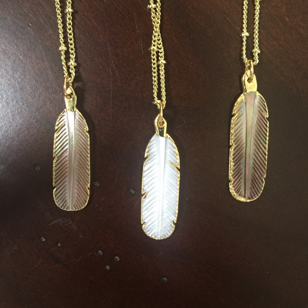 🖤Host Pick🖤 Carved Shell Feather Necklace - Picture 5 of 5